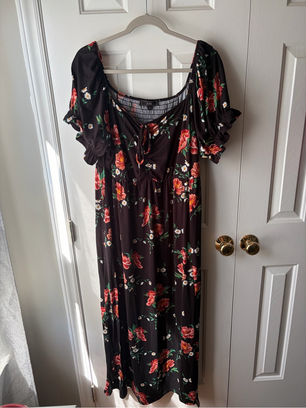 Forever 21 Black Floral Maxi Dress with Puff Sleeves